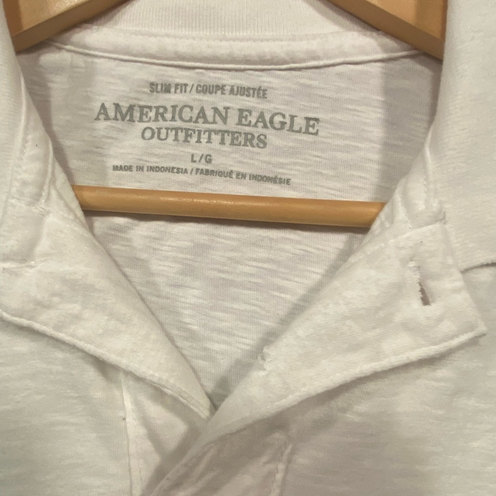 Mens lt.  white American Eagle brand “Classic